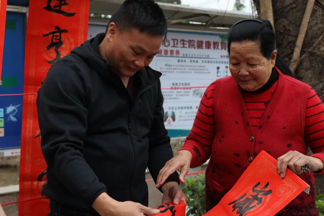 青灰石头上的彩色梦想——访广东省文联驻揭阳市五经富镇联和村驻村第一书记陈龙武 青灰石头上的彩色梦想——访广东省文联驻揭阳市五经富镇联和村驻村第一书记陈龙武