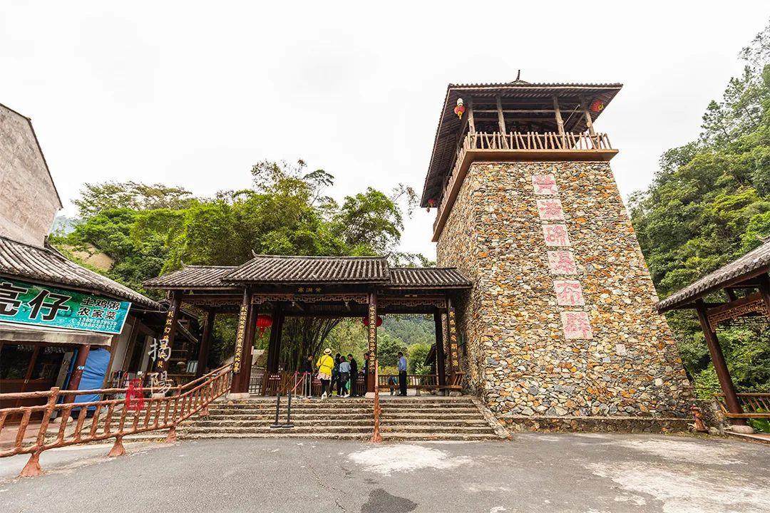 广东有个“岭南第一瀑”,竟然可以媲美黄果树瀑布,而且还分5级